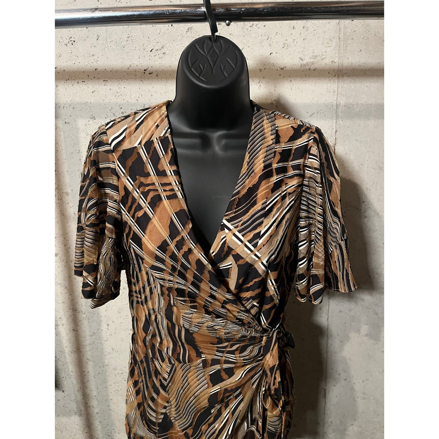 B14 Ann Klien Brown Pattern Print Blouse Size S