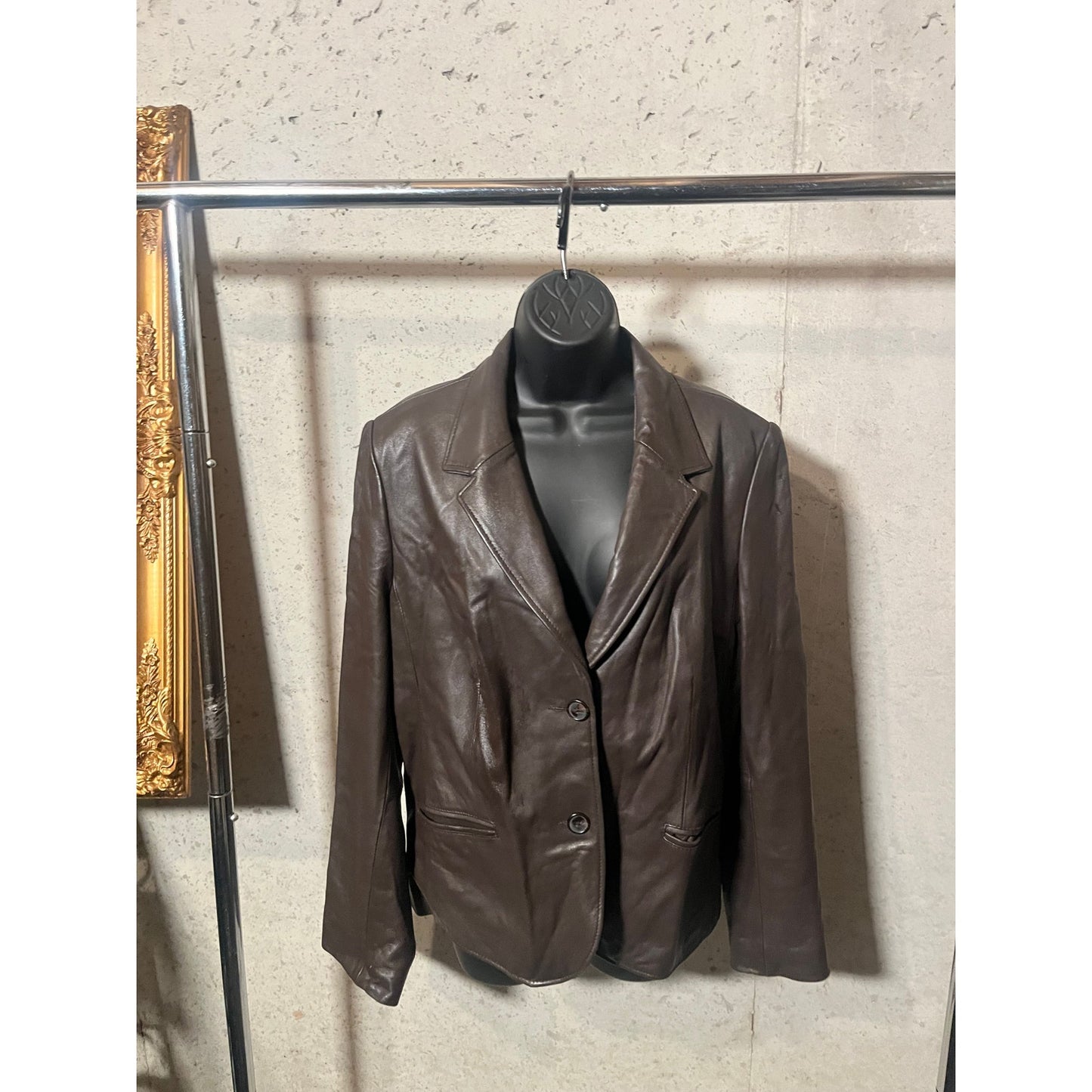 100% Brown Leather Jacket Liz Claiborne Size L ( but labeled a XL ) Sleeve Length : 27 Length