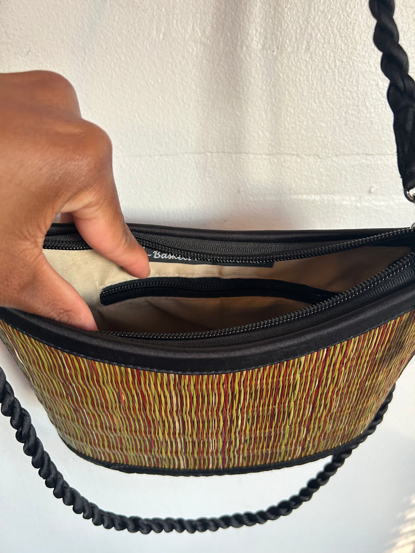 Bucket Frame Black & Tan Textured Purse