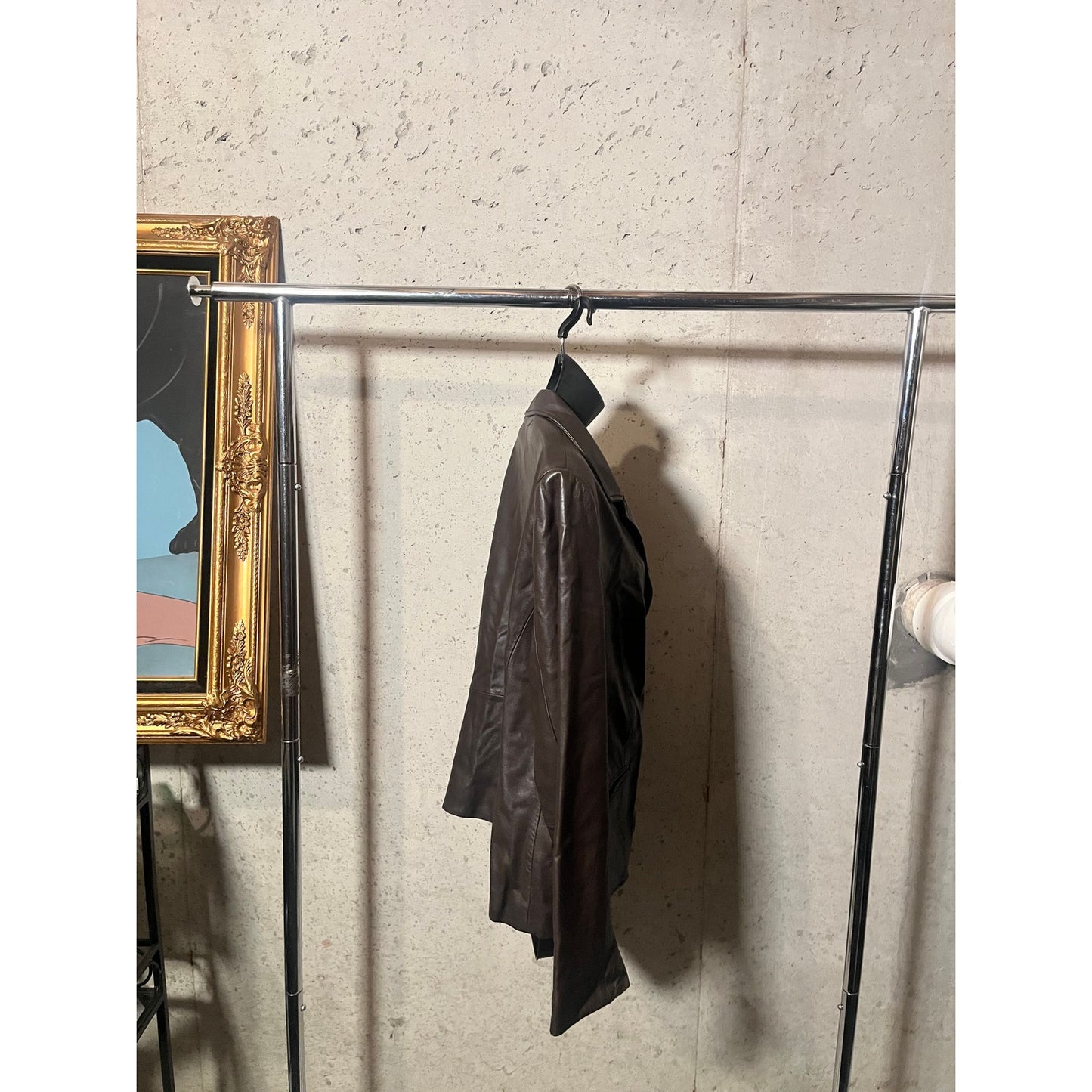 100% Brown Leather Jacket Liz Claiborne Size L ( but labeled a XL ) Sleeve Length : 27 Length